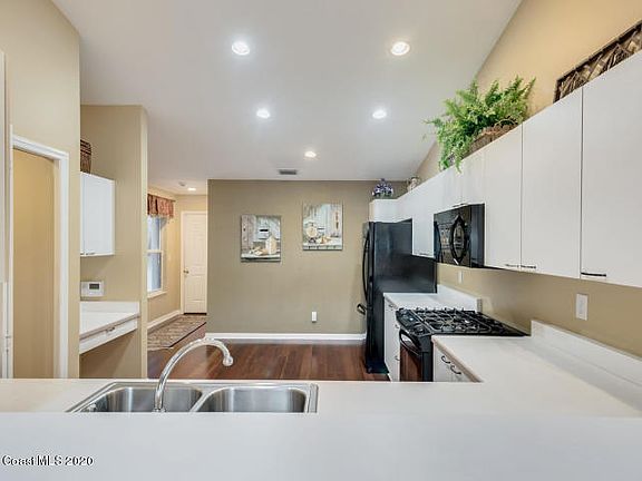 2nd image of 873 Oakwood Dr Unit 873