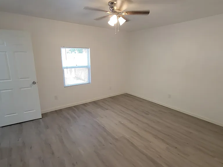 301 Robbins St — Photo 12