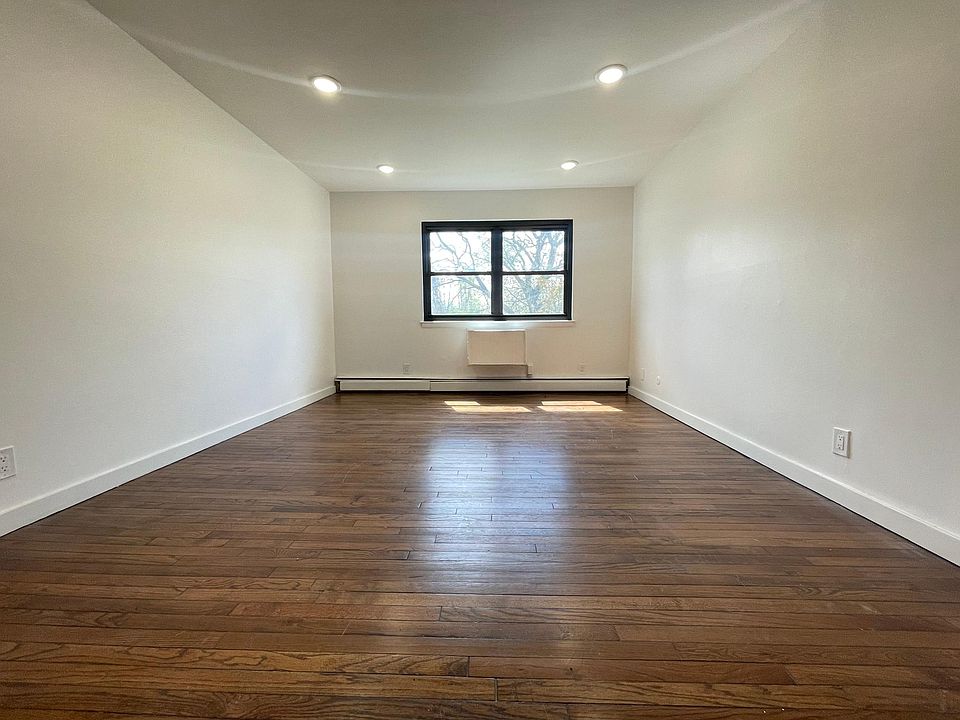2nd image of 3 Catherine Ct #21B