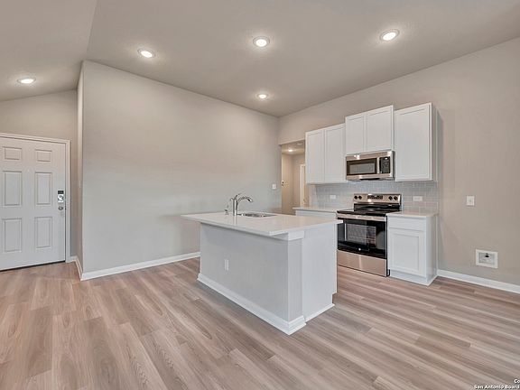 5th image of 4311 Carlotta Drive