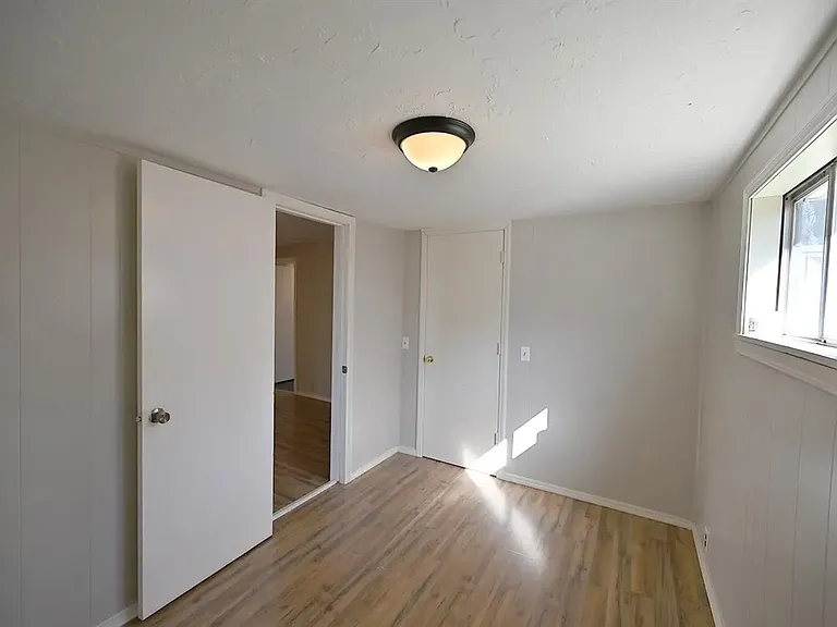 1401 S Lowry St — Photo 17