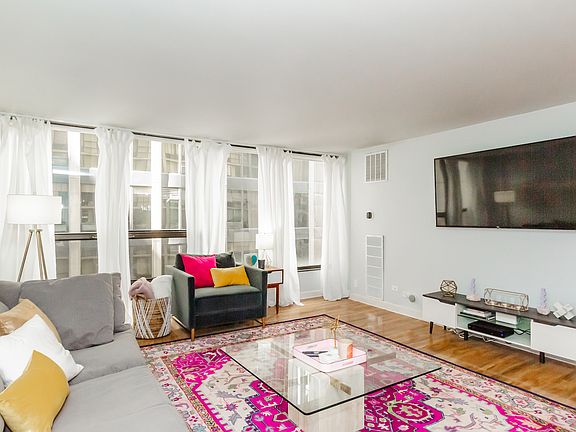 4th image of 230 E Ontario St APT 1005