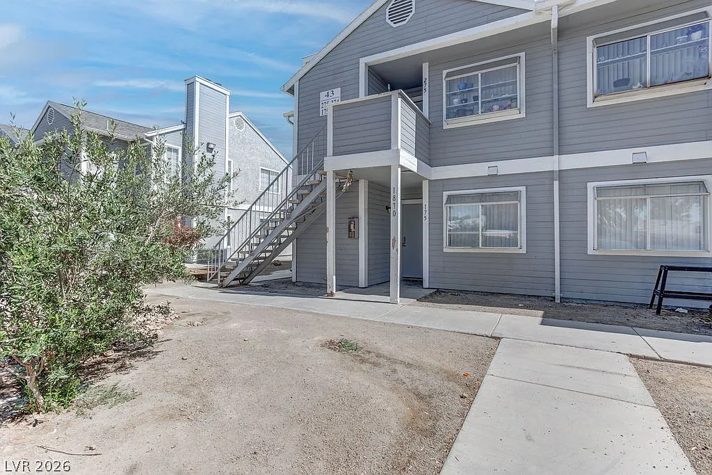 2 bed, 2.0 bath, 3212 sqft, $1,250 — Photo 2