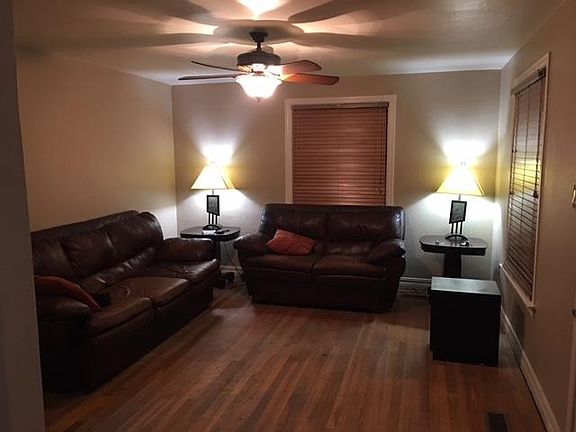 Livingroom, furniture does not convey, ceiling fan with wood