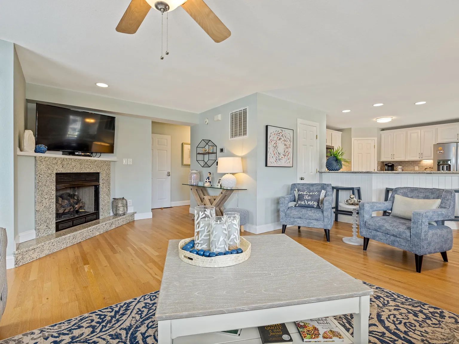 534 W Walker St — Photo 4