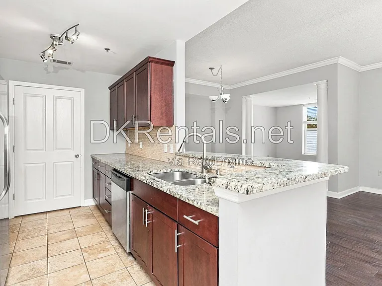 1101 Juniper St NE #728 — Photo 8