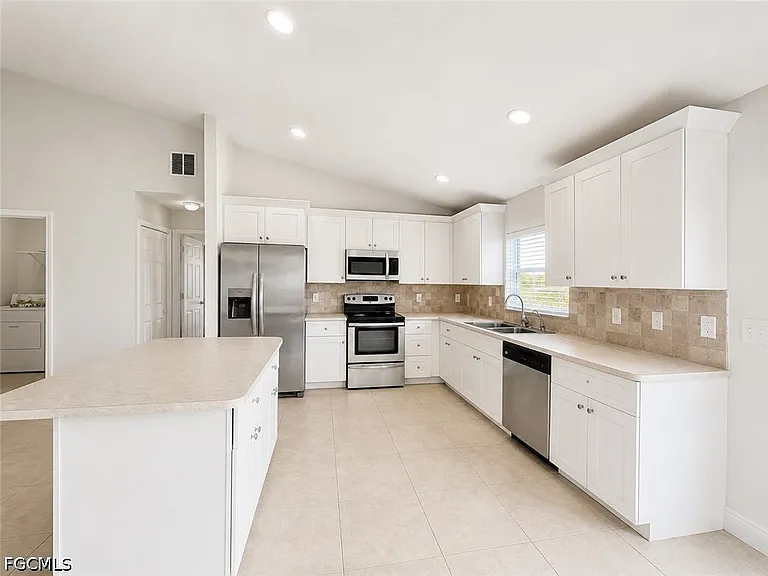 3306 39th St SW — Photo 5