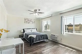 10424 S Broadway #4 — Photo 3