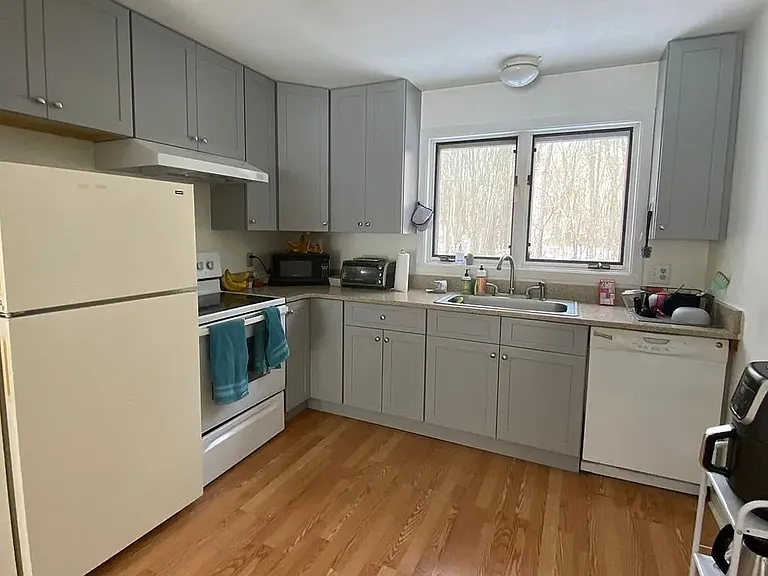 32 Salem Pl — Photo 3