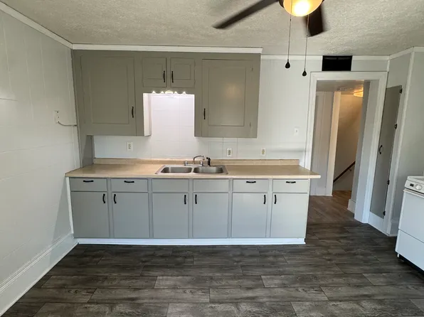 604 1/2 Valley St, Minerva, OH 44657