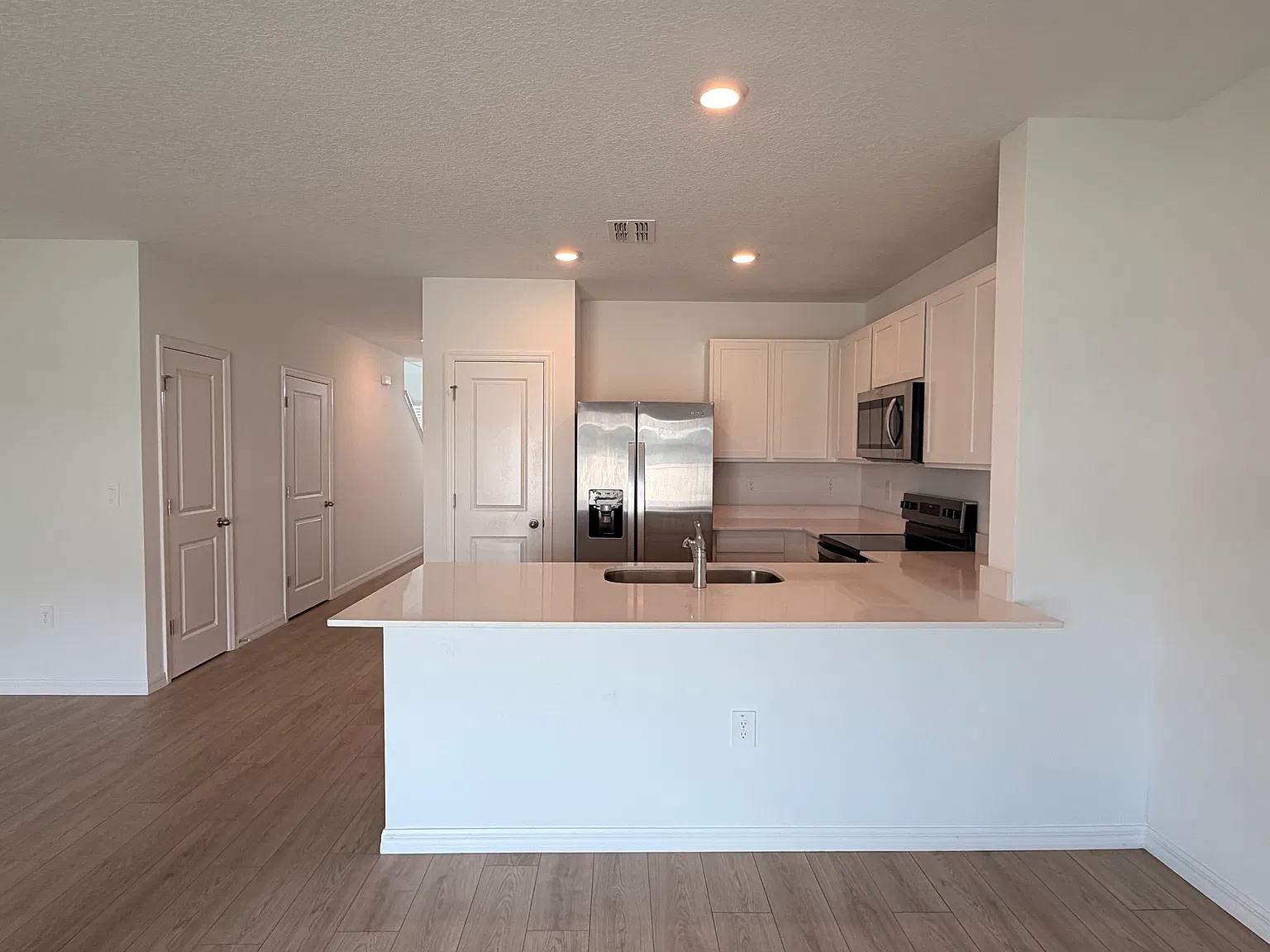 3 bed, 2.5 bath, 1463 sqft, $2,186 — Photo 3