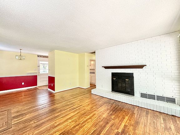 3rd image of 505 Crestwood Dr