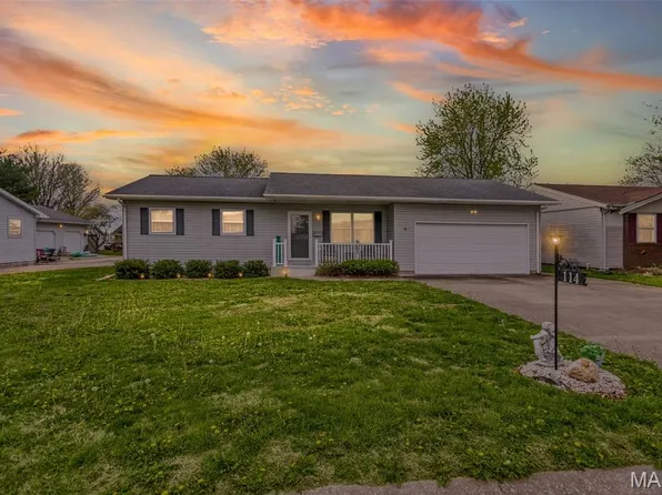 114 Rosewood Dr, Jerseyville, IL 62052