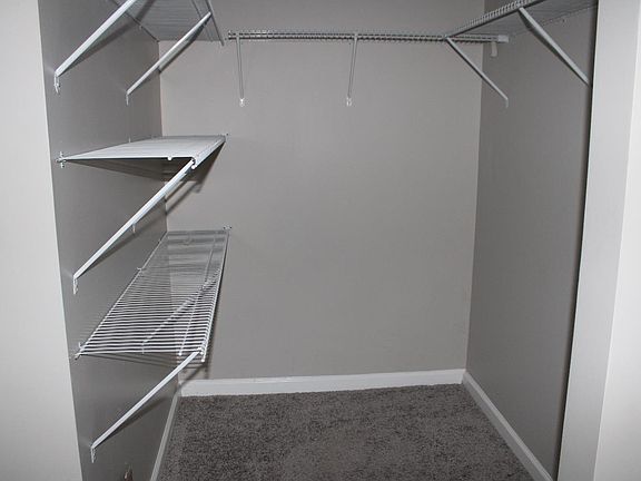 5th image of 305 Munro St