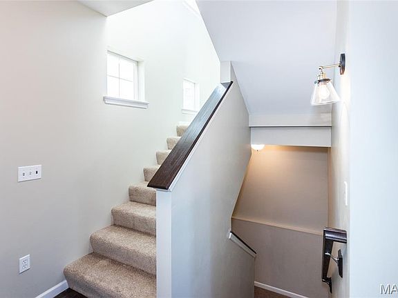 5th image of 21 Meadow Vista Court St