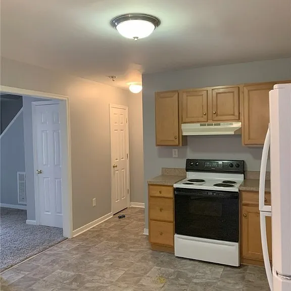 627 Della St #5 — Photo 4