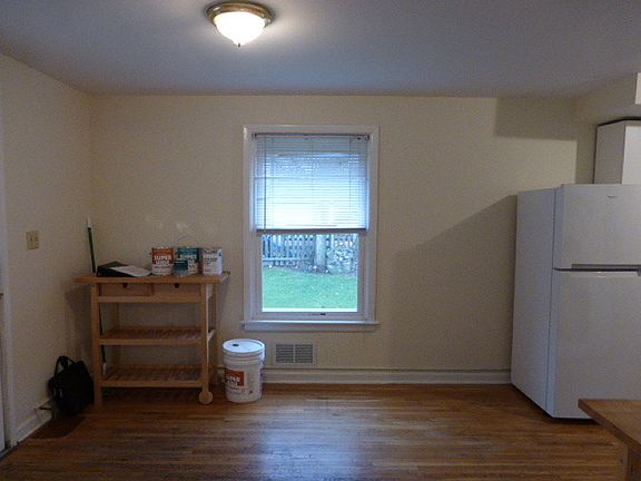 5th image of 302 Belleville Ave