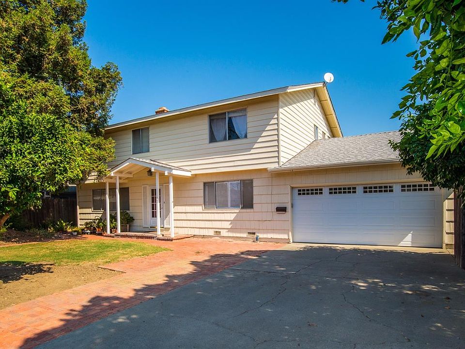 1st image of 17 Cypress Dr