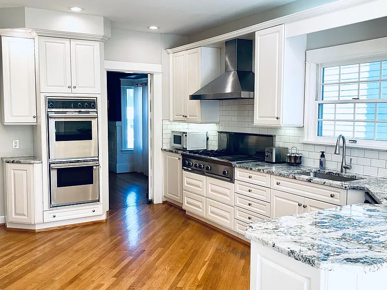 320 Berkeley St — Photo 4