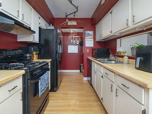 3rd image of 230 Dakota Ct Unit B