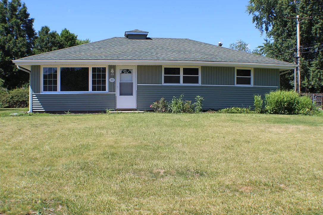 3 bed, 1092 sqft, $1,700 — Photo 1