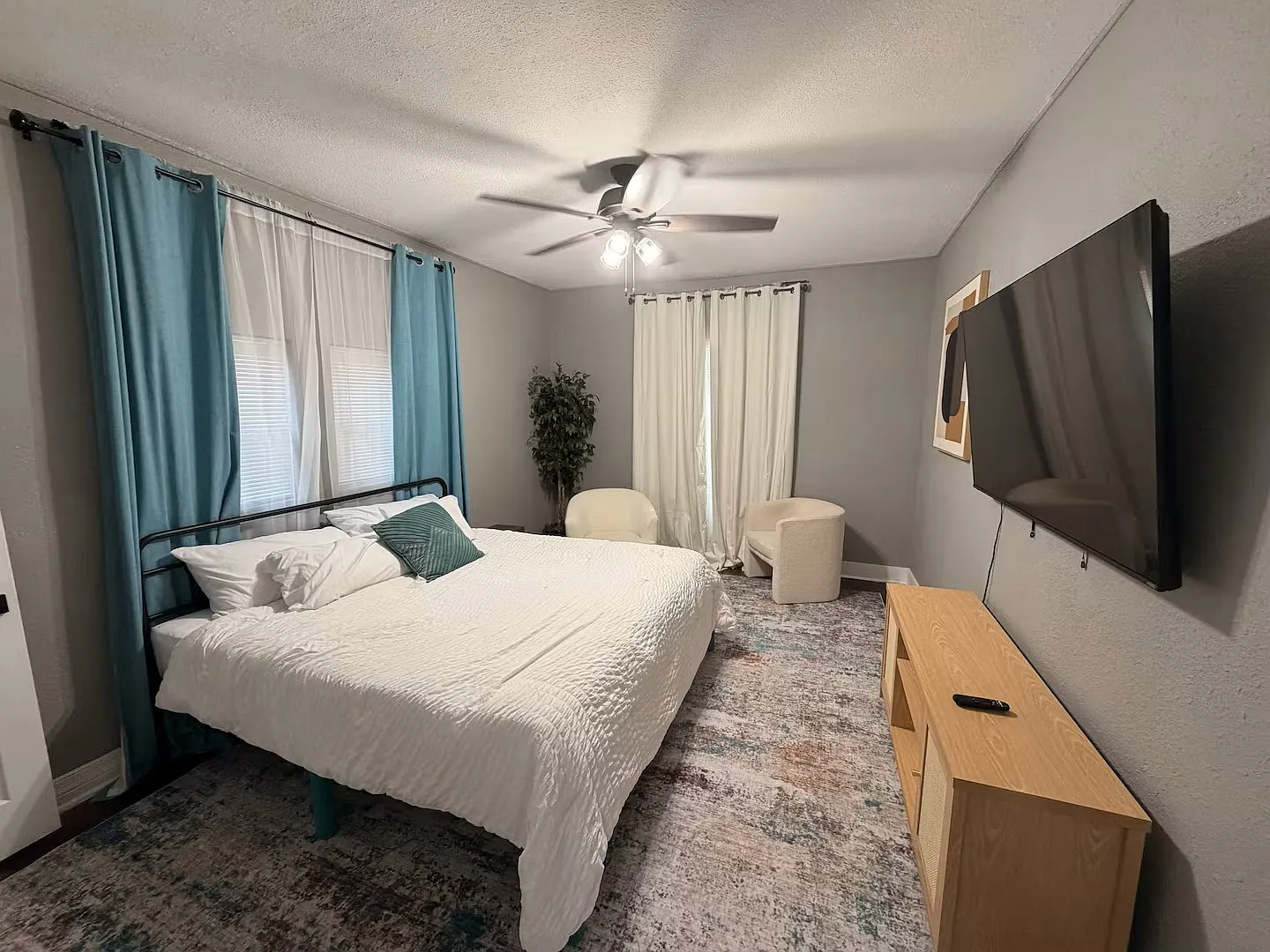 3 bed, 1326 sqft, $2,500 — Photo 2
