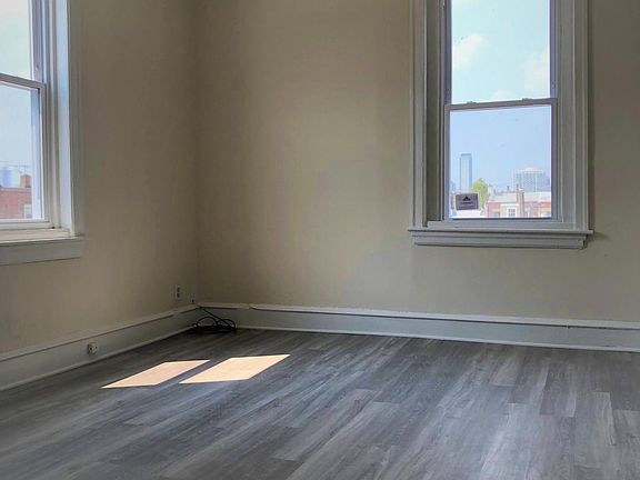 4th image of 529 Dickinson St #2R