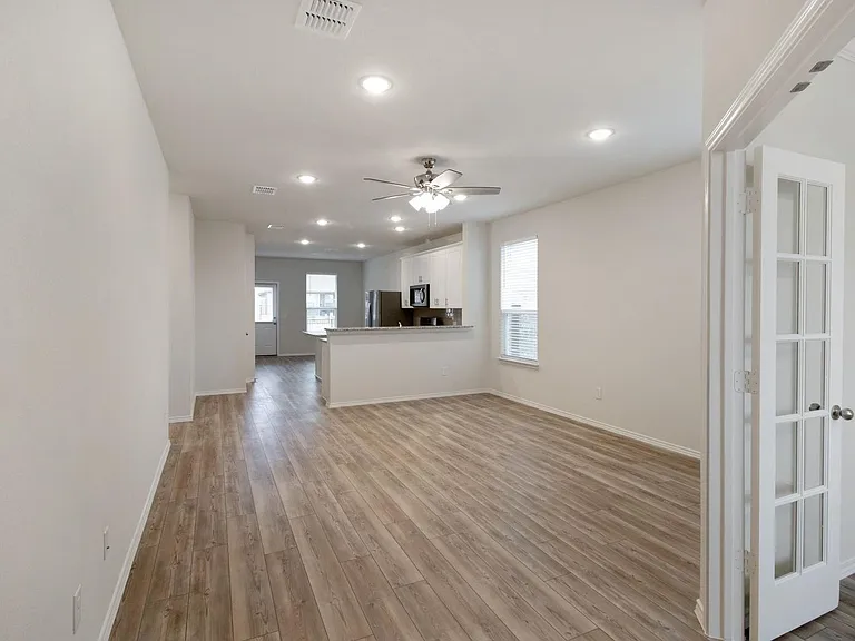 804 Cormorant St — Photo 2