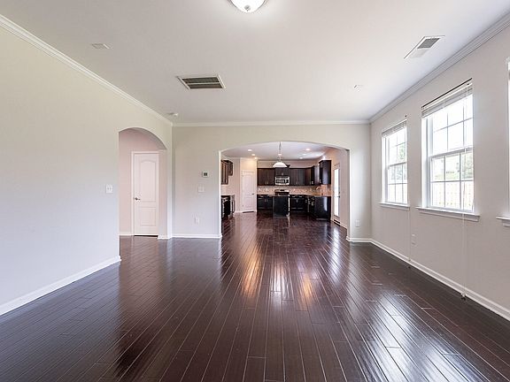 5th image of 208 Holly Blossom Dr