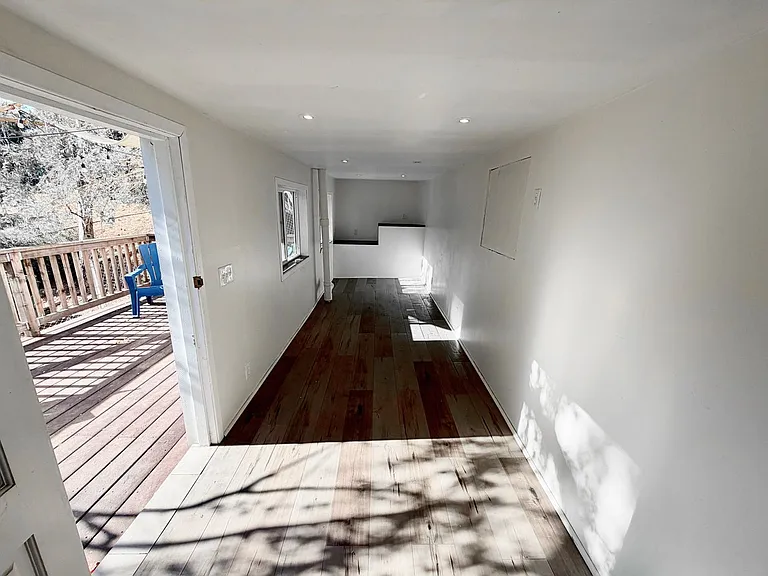 345 Crane Blvd — Photo 54