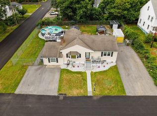 77 Valley Rd, Dracut, MA 01826