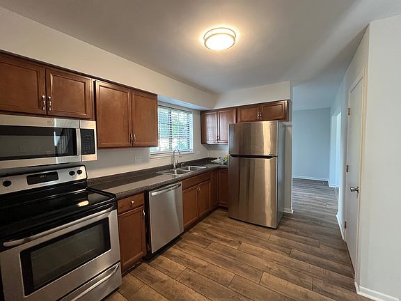5th image of 646 Stewart Ct