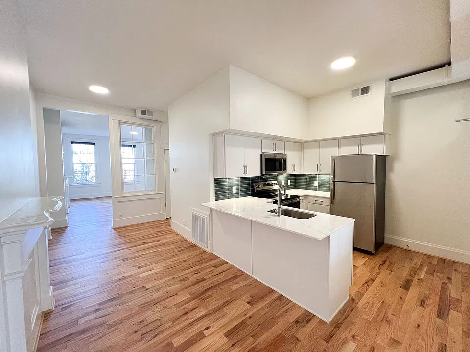 1307 Main St