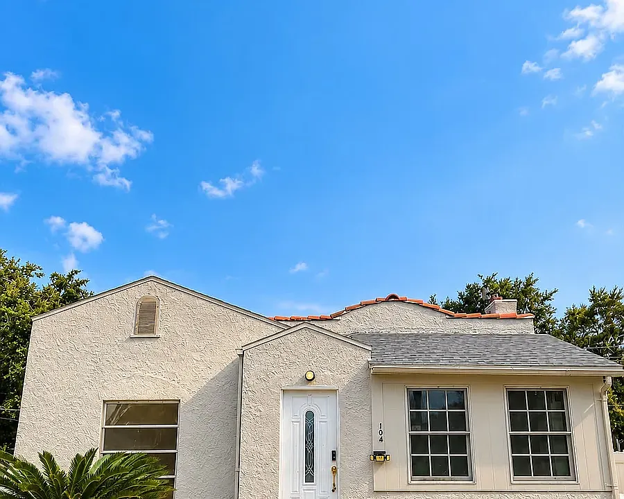 104 E Pinecrest Ave