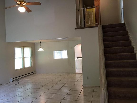 2nd image of 28 Elizabeth Ln
