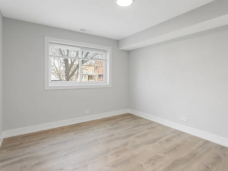2330 W Lunt Ave #401 — Photo 12