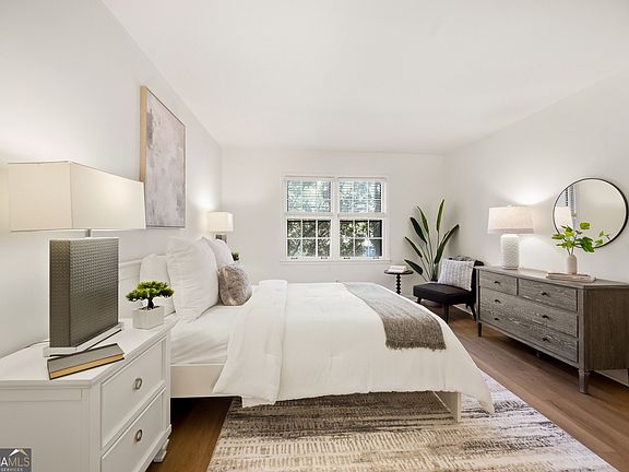 4th image of 73 Montre Sq NW