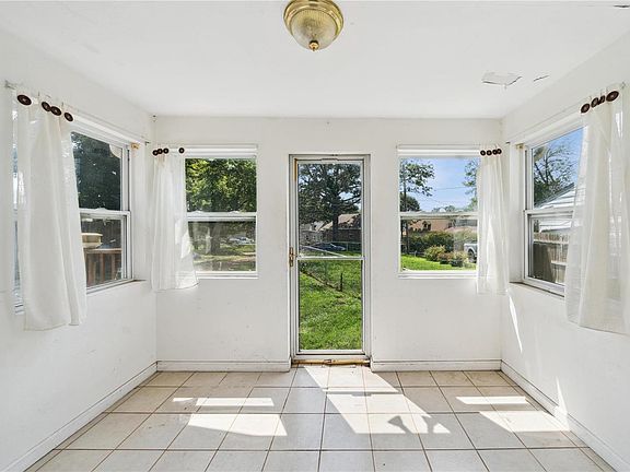 2nd image of 5207 Lakewood Ave