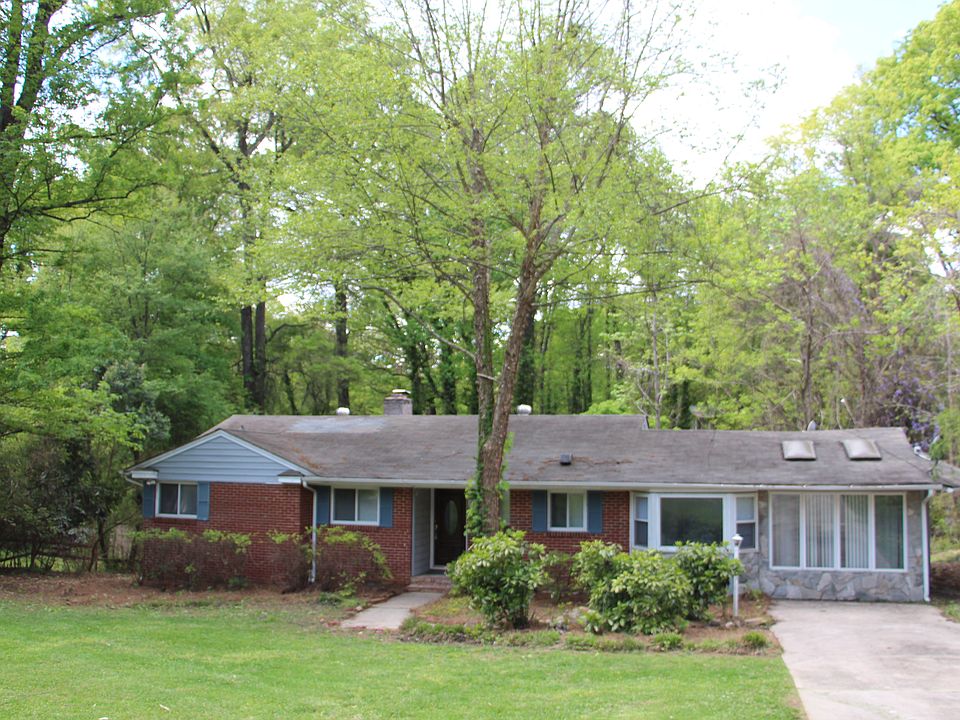 1st image of 417 Stilwell Oaks Cres