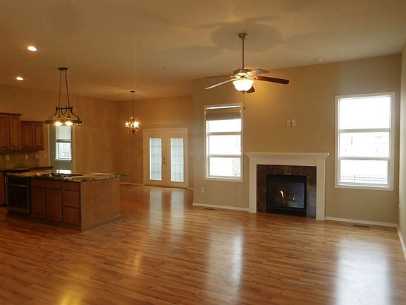 3rd image of 1020 E Moss Wood Ct