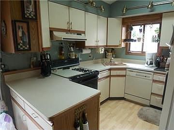 kitchen-vaulted ceiling, skylight