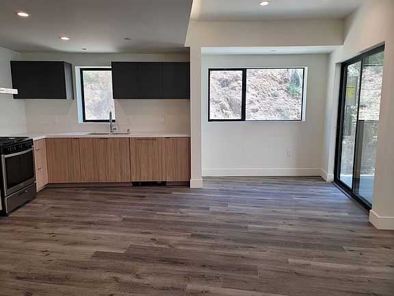 2nd image of 862 Moraga Dr #207