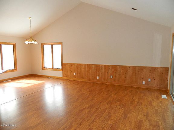 3rd image of 1815 Forland Ct NE