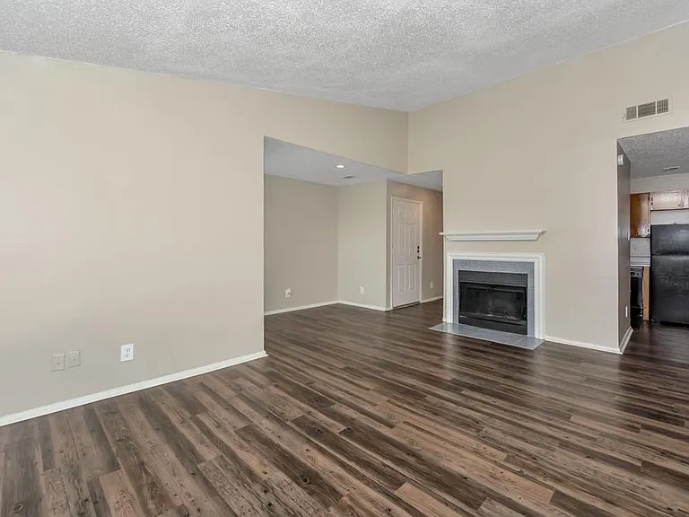 Oak Meadow Apartments — Photo 21