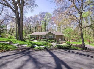 11 Whitney Ct, Smithtown, NY 11787