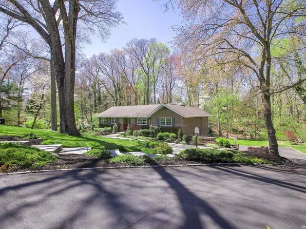 11 Whitney Court, Smithtown, NY 11787