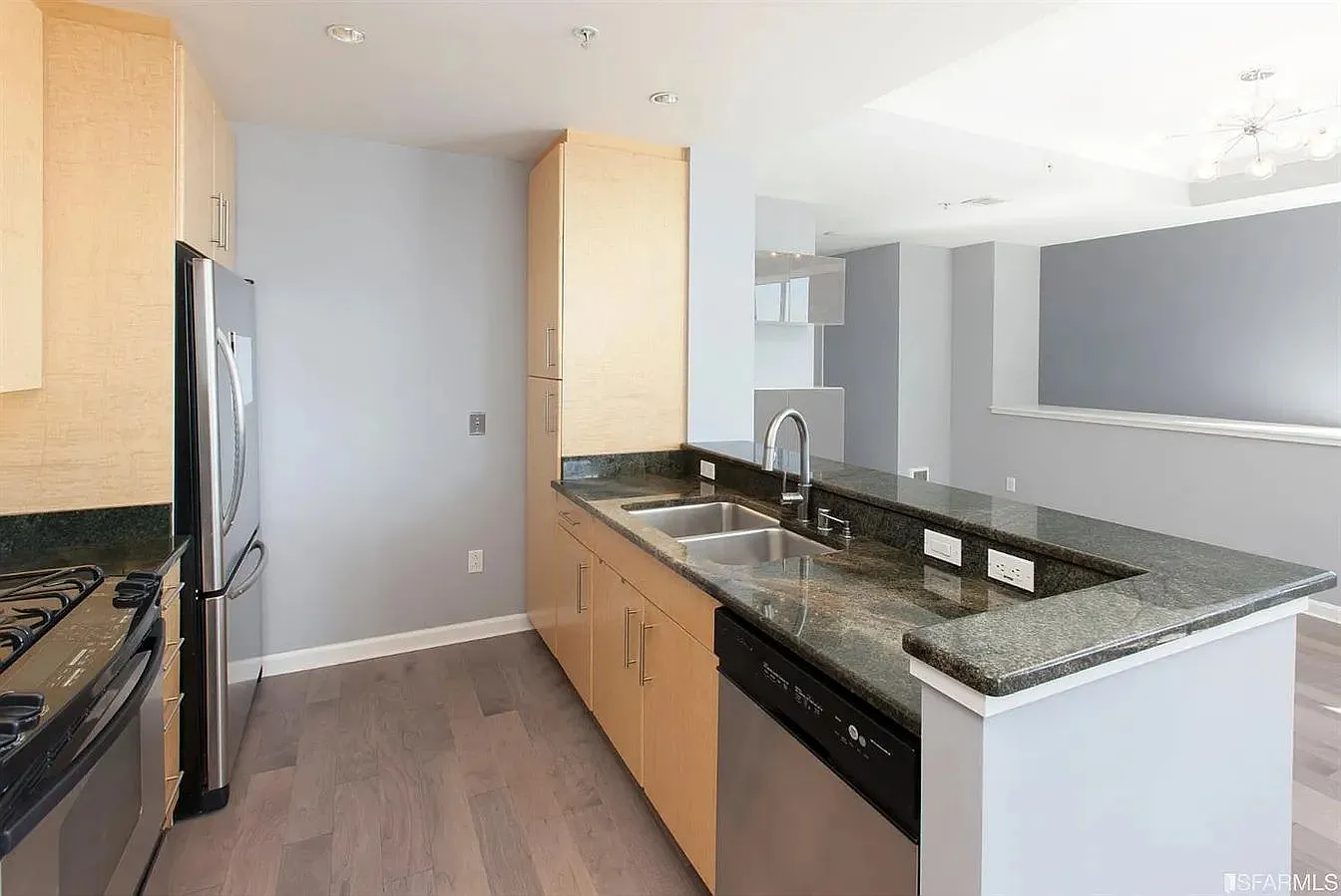 2 bed, 1.5 bath, 1215 sqft, $6,595 — Photo 4