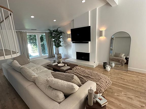 3rd image of 16974 Escalon Dr