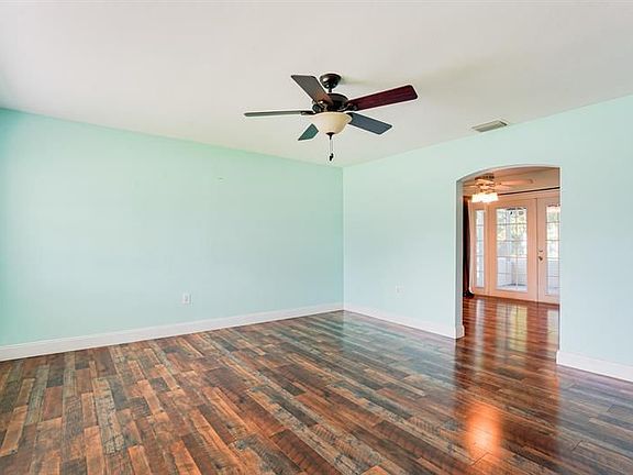 3rd image of 828 Mango Dr