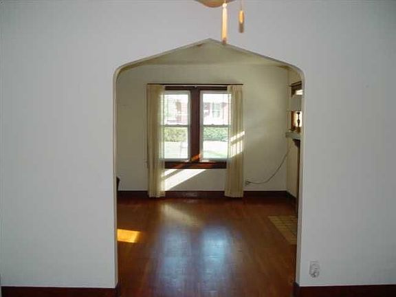 2nd image of 883 Minoma Ave